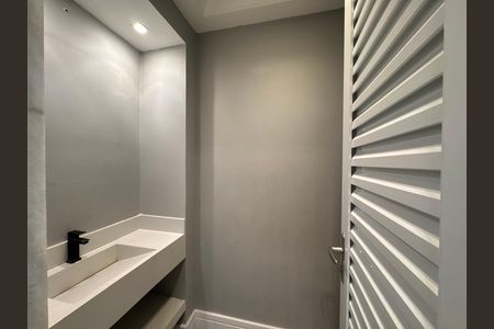 Casa de condomínio para alugar com 420m², 4 quartos e 2 vagas Casa de condomínio para alugar com 420m², 4 quartos e 2 vagasLavabo