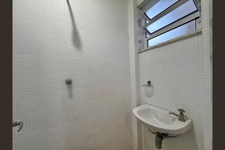 Casa de condomínio para alugar com 420m², 4 quartos e 2 vagas Casa de condomínio para alugar com 420m², 4 quartos e 2 vagasÁrea de Serviço - Banheiro