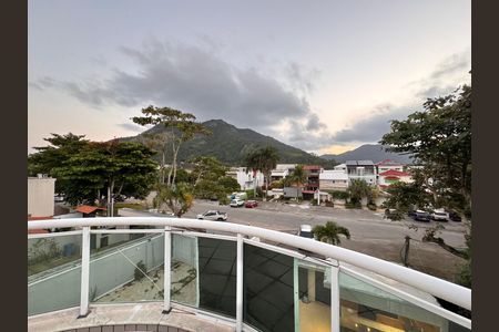 Casa de condomínio para alugar com 420m², 4 quartos e 2 vagas Casa de condomínio para alugar com 420m², 4 quartos e 2 vagasTerraço