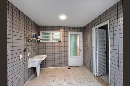 Casa de condomínio para alugar com 420m², 4 quartos e 2 vagas Casa de condomínio para alugar com 420m², 4 quartos e 2 vagasÁrea de Serviço