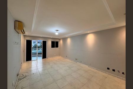 Casa de condomínio para alugar com 420m², 4 quartos e 2 vagas Casa de condomínio para alugar com 420m², 4 quartos e 2 vagasSuíte 1