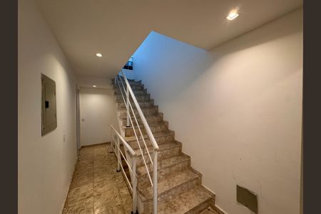 Casa de condomínio para alugar com 420m², 4 quartos e 2 vagas Casa de condomínio para alugar com 420m², 4 quartos e 2 vagasLavabo