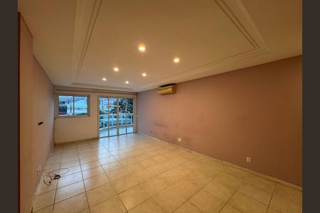 Casa de condomínio para alugar com 420m², 4 quartos e 2 vagas Casa de condomínio para alugar com 420m², 4 quartos e 2 vagasSuíte 2