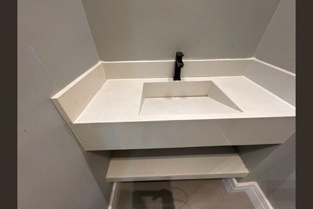 Casa de condomínio para alugar com 420m², 4 quartos e 2 vagas Casa de condomínio para alugar com 420m², 4 quartos e 2 vagasLavabo
