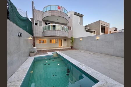 Casa de condomínio para alugar com 420m², 4 quartos e 2 vagas Casa de condomínio para alugar com 420m², 4 quartos e 2 vagasÁrea externa