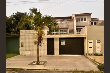 Casa de condomínio para alugar com 420m², 4 quartos e 2 vagas