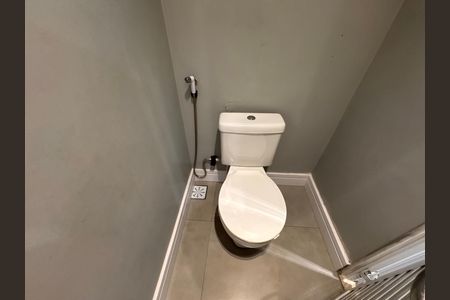 Casa de condomínio para alugar com 420m², 4 quartos e 2 vagas Casa de condomínio para alugar com 420m², 4 quartos e 2 vagasLavabo