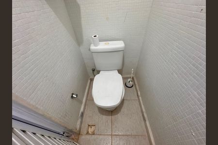 Casa de condomínio para alugar com 420m², 4 quartos e 2 vagas Casa de condomínio para alugar com 420m², 4 quartos e 2 vagasÁrea de Serviço - Banheiro