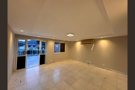 Casa de condomínio para alugar com 420m², 4 quartos e 2 vagas Casa de condomínio para alugar com 420m², 4 quartos e 2 vagasSalão