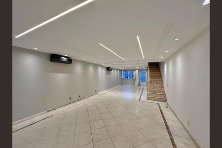 Casa de condomínio para alugar com 420m², 4 quartos e 2 vagas Casa de condomínio para alugar com 420m², 4 quartos e 2 vagasSala