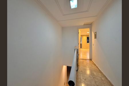 Casa de condomínio para alugar com 420m², 4 quartos e 2 vagas Casa de condomínio para alugar com 420m², 4 quartos e 2 vagasCorredor