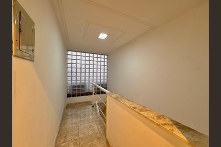 Casa de condomínio para alugar com 420m², 4 quartos e 2 vagas Casa de condomínio para alugar com 420m², 4 quartos e 2 vagasCorredor