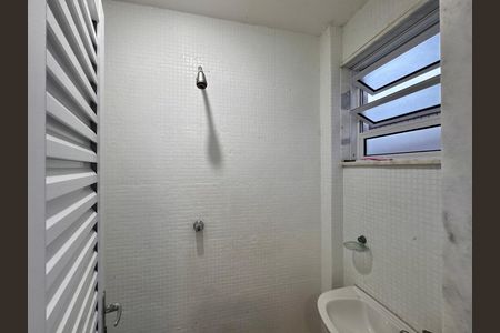 Casa de condomínio para alugar com 420m², 4 quartos e 2 vagas Casa de condomínio para alugar com 420m², 4 quartos e 2 vagasÁrea de Serviço - Banheiro