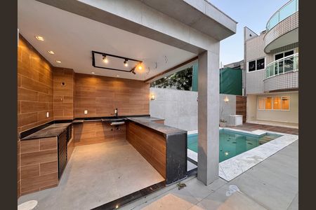Casa de condomínio para alugar com 420m², 4 quartos e 2 vagas Casa de condomínio para alugar com 420m², 4 quartos e 2 vagasÁrea externa