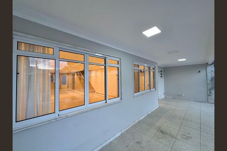 Casa de condomínio para alugar com 420m², 4 quartos e 2 vagas Casa de condomínio para alugar com 420m², 4 quartos e 2 vagasÁrea externa