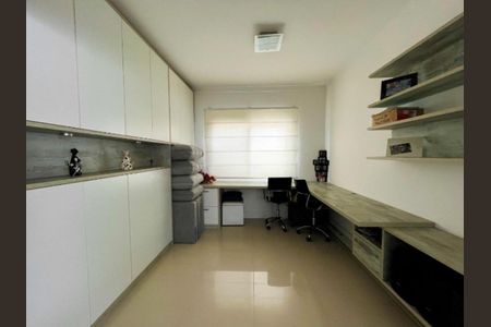 Casa de condomínio para alugar com 221m², 3 quartos e 4 vagas