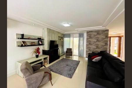 Casa de condomínio para alugar com 221m², 3 quartos e 4 vagas
