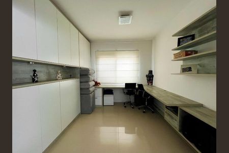Casa de condomínio para alugar com 221m², 3 quartos e 4 vagas