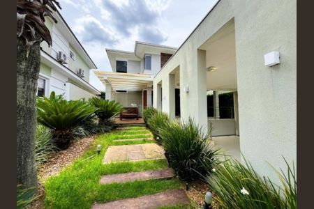 Casa de condomínio para alugar com 221m², 3 quartos e 4 vagas
