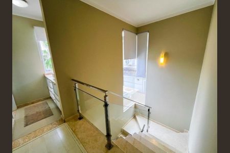 Casa de condomínio para alugar com 221m², 3 quartos e 4 vagas