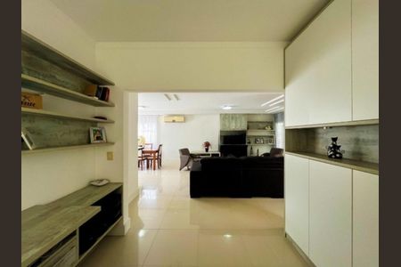 Casa de condomínio para alugar com 221m², 3 quartos e 4 vagas