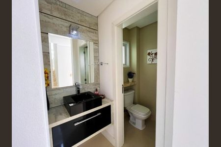 Casa de condomínio para alugar com 221m², 3 quartos e 4 vagas