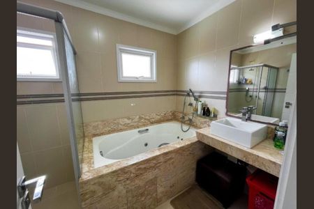 Casa de condomínio para alugar com 221m², 3 quartos e 4 vagas