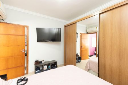 Casa à venda com 290m², 7 quartos e 2 vagas Casa à venda com 290m², 7 quartos e 2 vagasSuíte
