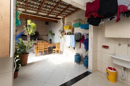 Casa à venda com 290m², 7 quartos e 2 vagas Casa à venda com 290m², 7 quartos e 2 vagasÁrea de Serviço / Quintal / Churrasqueira