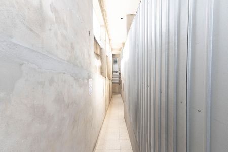 Casa à venda com 290m², 7 quartos e 2 vagas Casa à venda com 290m², 7 quartos e 2 vagasCorredor casas ao lado