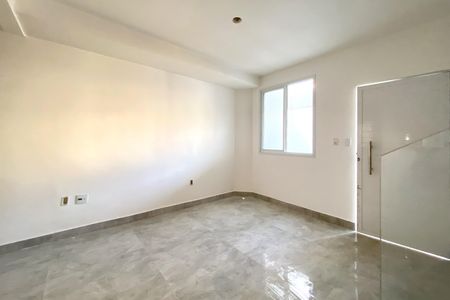 Sala de casa à venda com 3 quartos, 124m² em Santa Efigênia, Belo Horizonte