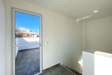 Casa à venda com 124m², 3 quartos e 2 vagas Casa à venda com 124m², 3 quartos e 2 vagasHall da Escada
