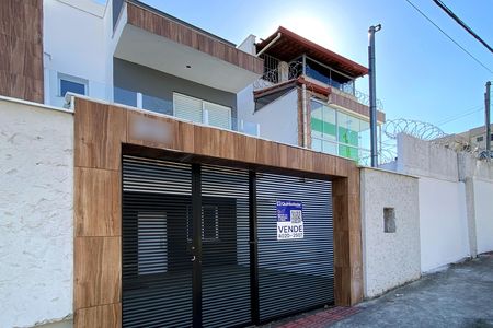 Fachada de casa à venda com 3 quartos, 124m² em Santa Efigênia, Belo Horizonte