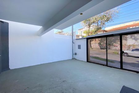 Garagem de casa à venda com 3 quartos, 124m² em Santa Efigênia, Belo Horizonte