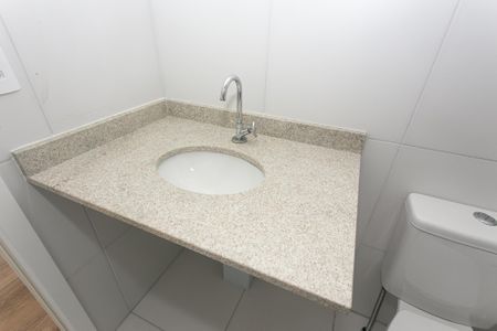 Banheiro Social de apartamento para alugar com 2 quartos, 73m² em Vila Esperança, São Paulo