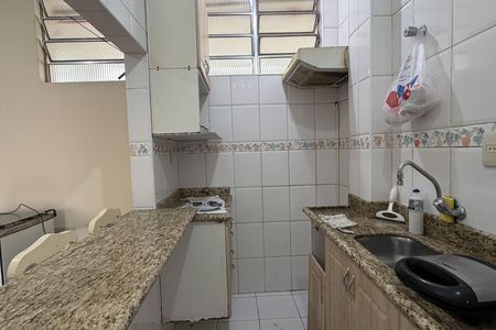 Cozinha e Área de Serviço de apartamento para alugar com 2 quartos, 55m² em Gonzaga, Santos