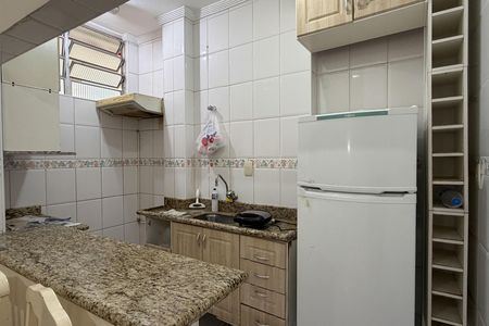 Cozinha e Área de Serviço de apartamento para alugar com 2 quartos, 55m² em Gonzaga, Santos