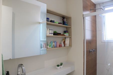 Banheiro de apartamento à venda com 2 quartos, 47m² em Parque Industrial Tomas Edson, São Paulo