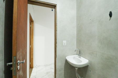 Banheiro de casa para alugar com 1 quarto, 32m² em Vila Roque, São Paulo