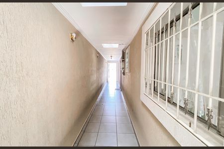 Corredor  de casa à venda com 3 quartos, 225m² em Itaquera, São Paulo