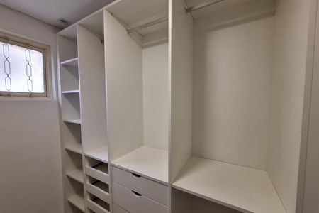 Casa para alugar com 110m², 3 quartos e 2 vagas Casa para alugar com 110m², 3 quartos e 2 vagasCloset da suíte