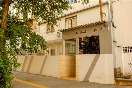 Fachada e portaria de apartamento para alugar com 2 quartos, 57m² em Setor Oeste, Goiânia