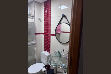 Banheiro de apartamento à venda com 1 quarto, 46m² em Campanário, Diadema