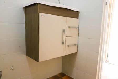 Banheiro de apartamento para alugar com 2 quartos, 45m² em Tomás Coelho, Rio de Janeiro