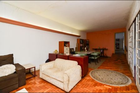 Casa para alugar com 5 quartos, 318m² em Serra, Belo Horizonte