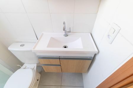 Banheiro de apartamento para alugar com 2 quartos, 42m² em Paciência, Rio de Janeiro