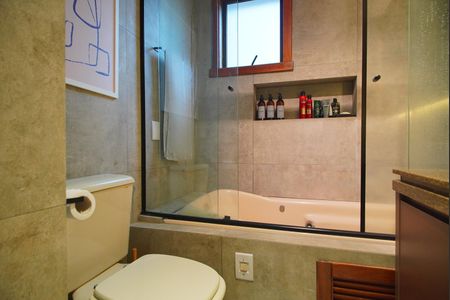 Banheiro da Suíte de apartamento à venda com 3 quartos, 100m² em Bela Vista, Porto Alegre