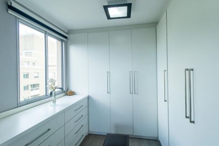 Apartamento à venda com 125m², 3 quartos e 2 vagas Apartamento à venda com 125m², 3 quartos e 2 vagasCloset Quarto 2 Suite 1