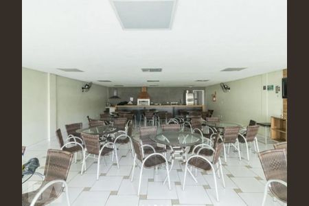 Apartamento à venda com 125m², 3 quartos e 2 vagas Apartamento à venda com 125m², 3 quartos e 2 vagasÁrea comum - Salão de festas