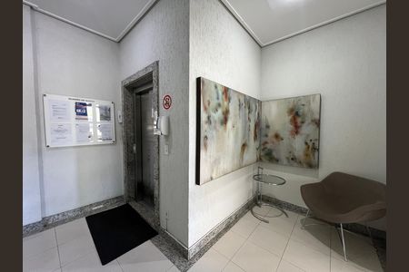 Apartamento à venda com 55m², 2 quartos e 1 vaga Apartamento à venda com 55m², 2 quartos e 1 vagaHall social